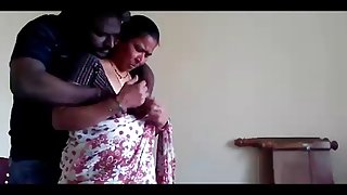 विभिन्न पक्षों में एक रमणीय कुतिया की गीली चूत