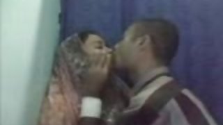 एक शक्तिशाली राइजर पर तेजस्वी फूहड़ सवारी और अश्लील वीडियो समाप्त