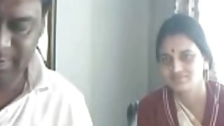 शरारती फूहड़ आदमी कैमरा अश्लील लेता है