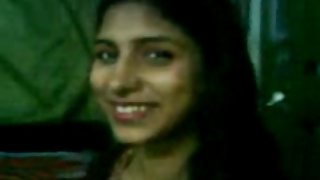 भाई ने अपने दोस्त को उसकी पोर्न के सामने दीदी की चुदाई दी