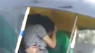कोमल चूत बिस्तर पर अश्लील द्वारा अधिक गड़बड़
