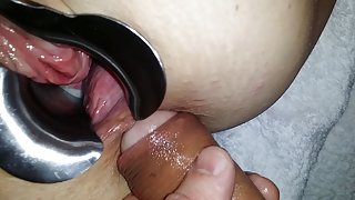 चश्मे में सौंदर्य सोफे अश्लील पर गड़बड़