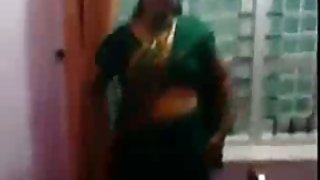 Pikaper ने एक मोटरसाइकिल पर एक युवा फूहड़ रूसी सेक्स दिया
