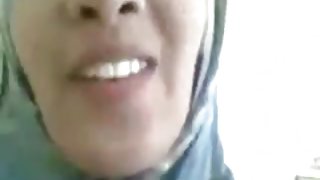 वयस्क माँ अपने बेटे को पोर्न देती है