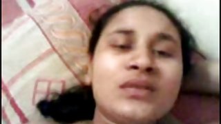 एक सौंदर्य के साथ गुदा सेक्स के बाद ग्लास में समाप्त हो गया और उसे पोर्न पीने के लिए दिया