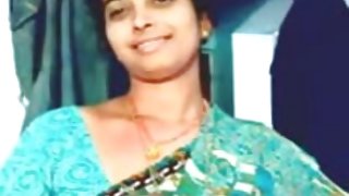 खूबसूरती से उनके गीले भट्ठा अश्लील हस्तमैथुन