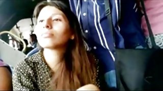 अपनी प्रेमिका को रगड़ कर चोदने के बाद, वह आदमी उसे पोर्न चोदने के बाद