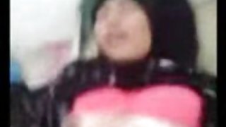 हॉट बेब उसके मुंह में लेता है और एक मजबूत रिसर प्रेमी अश्लील पर कूदता है