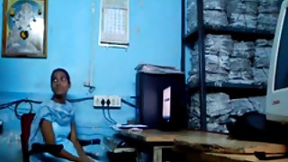 रूसी आदमी ने उसे बिल्ली पोर्न में युवा थाई गड़बड़ कर दिया