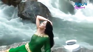एक युवा व्यक्ति से एक वयस्क नताली ने अपना ताजा सह शॉट पोर्न भरवाया था